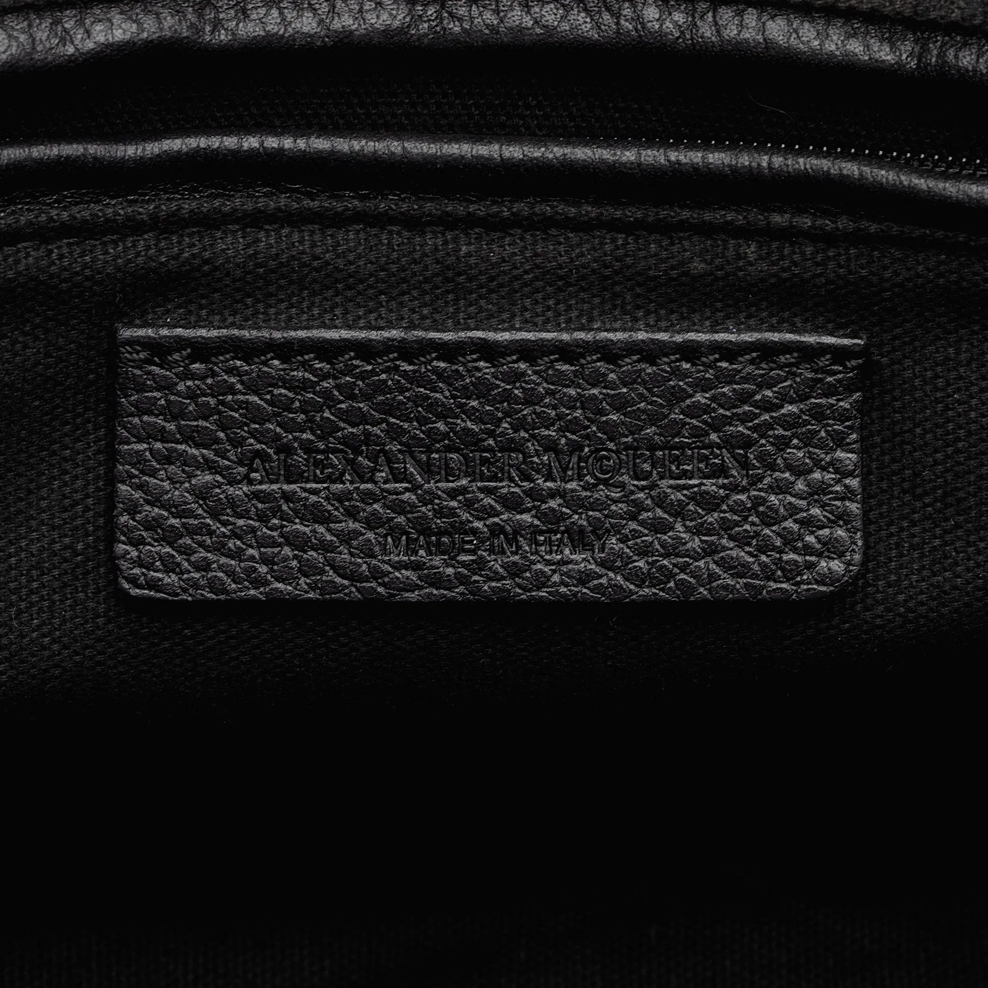 Alexander McQueen Leather Skull Padlock Small Tote (SHF-MYUSpL)