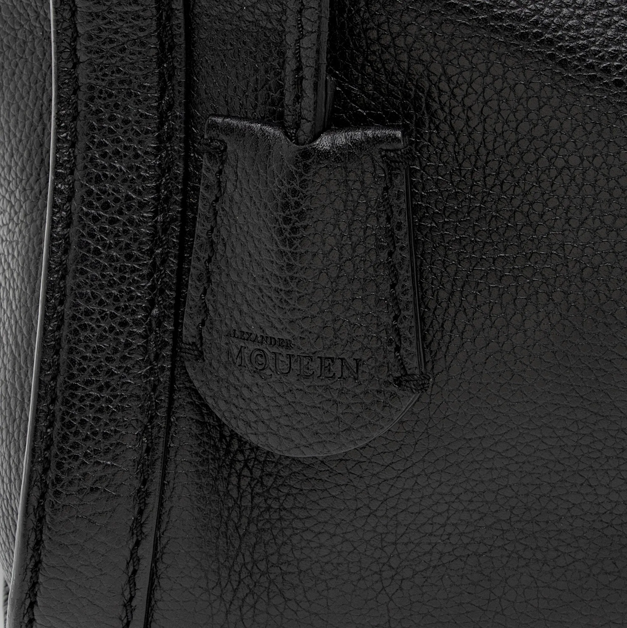 Alexander McQueen Leather Skull Padlock Small Tote (SHF-MYUSpL)