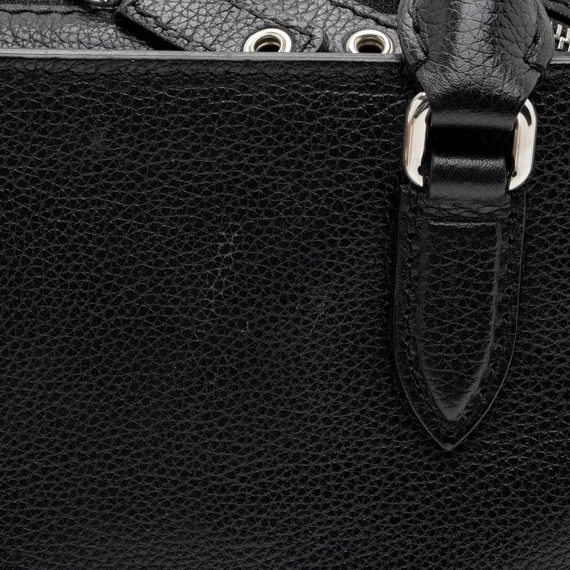 Alexander McQueen Leather Skull Padlock Small Tote (SHF-MYUSpL)