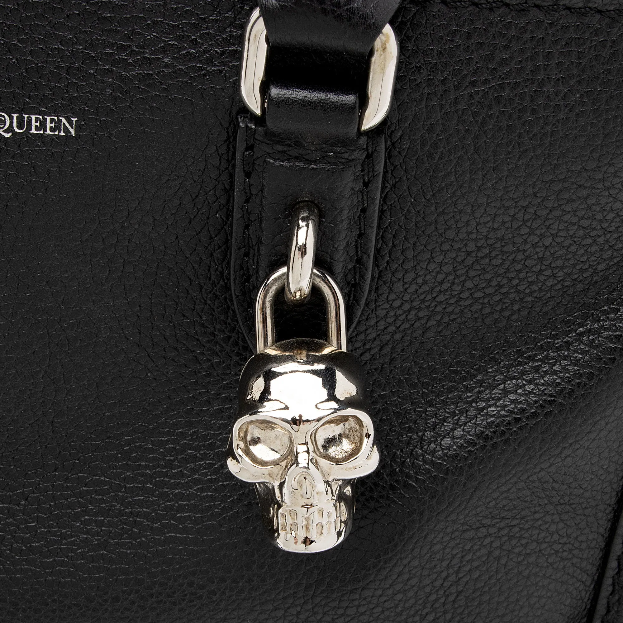 Alexander McQueen Leather Skull Padlock Small Tote (SHF-MYUSpL)