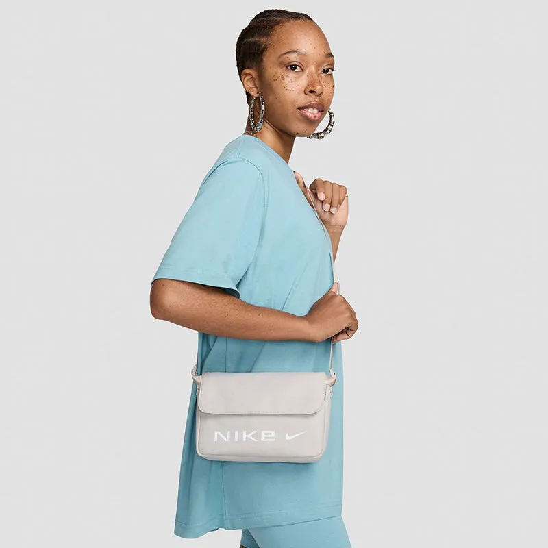 Nike Women's Sportswear Futura Crossbody Bag (3L)